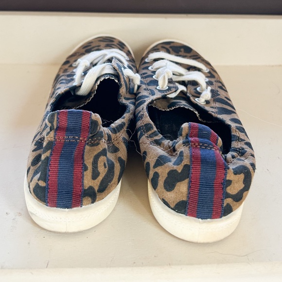 Sneakers - Picture 2 of 5